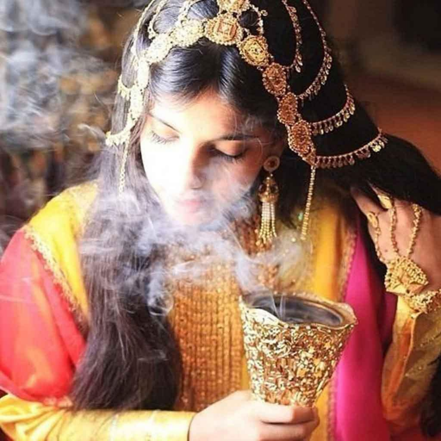 Blom Sultan Al Oud Incense 50 gm | Premium Bakhoor – Dukhoon and Maamoul from the finest types of oud for homes and occasions lasts up to 24 hours